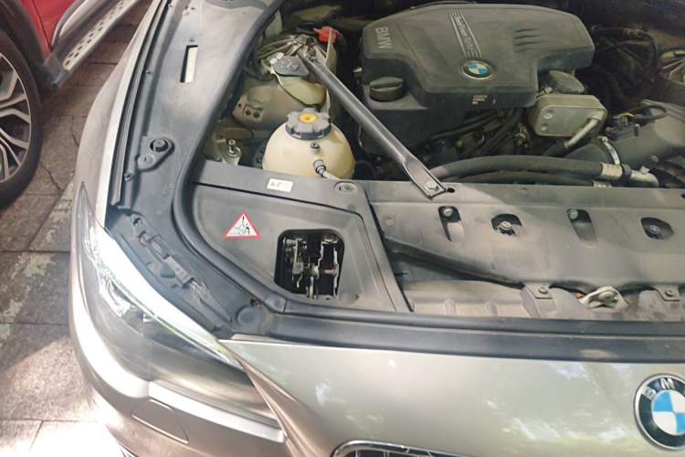 Used BMW 5 Series 2013 525Li Leading Model Engine Bay Right