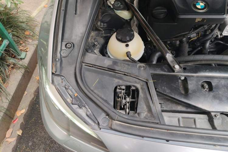 Used BMW 5 Series 2013 525Li Luxury Model Engine Bay Right