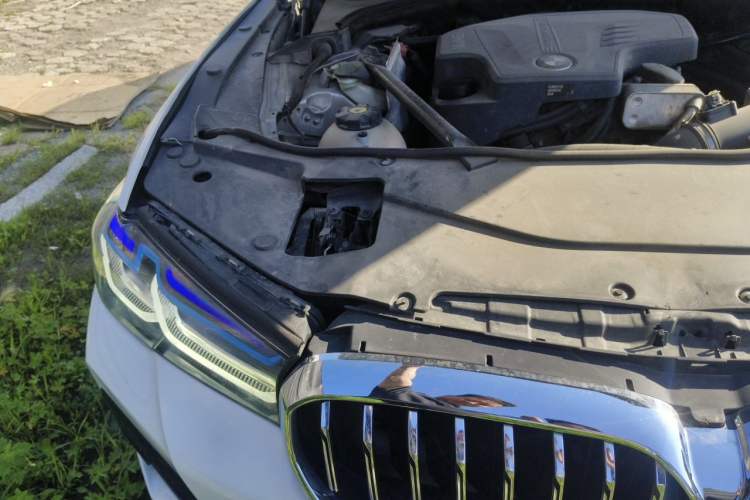Used BMW 5 Series 2013 525Li Leading Model Engine Bay Right