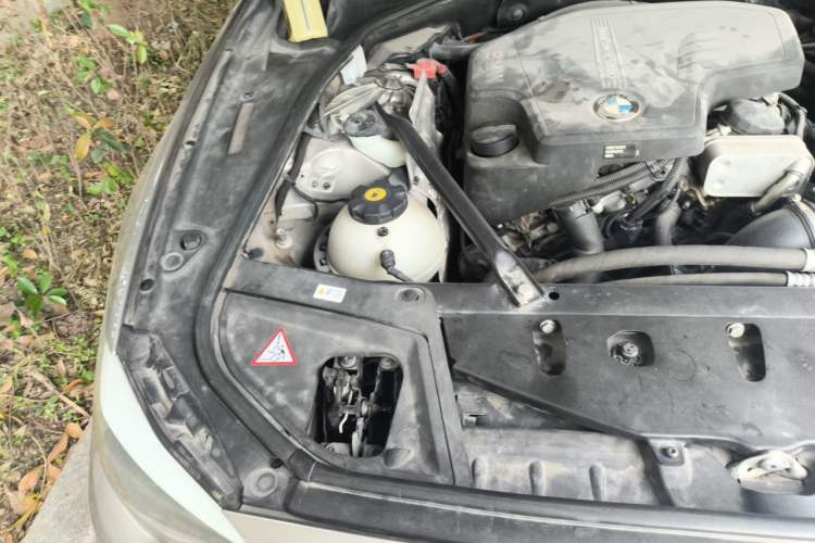 Used BMW 5 Series 2013 525Li Leading Model Engine Bay Right