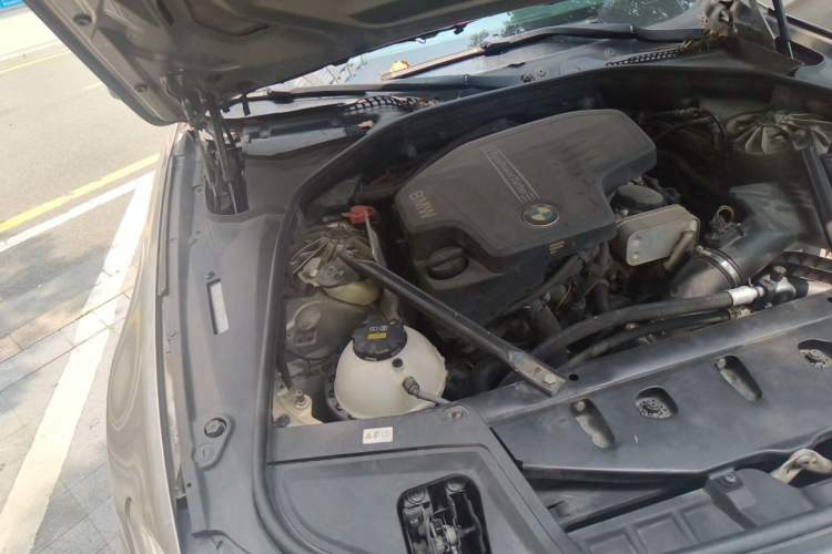 Used BMW 5 Series 2013 520Li Elegant Edition Engine Bay Right