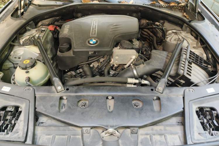 Used BMW 5 Series 2013 525Li Luxury Model Engine Bay