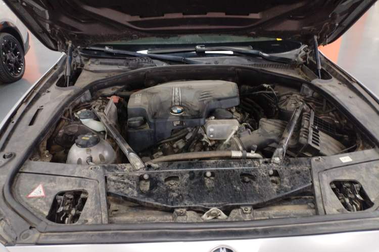 Used BMW 5 Series 2013 525Li Luxury Model Engine Bay
