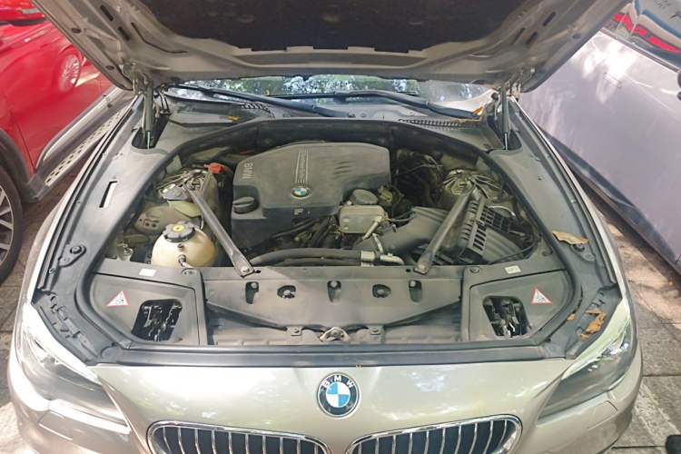 Used BMW 5 Series 2013 525Li Leading Model Engine Bay