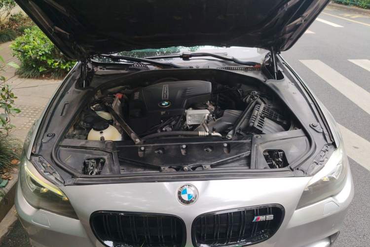 Used BMW 5 Series 2013 525Li Luxury Model Engine Bay