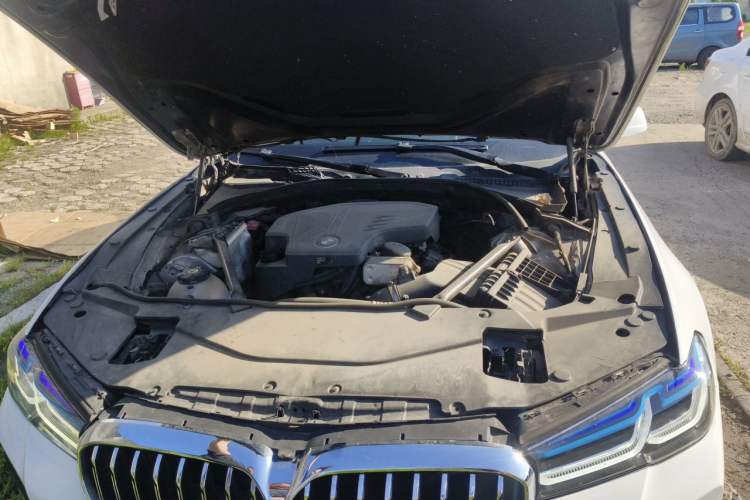 Used BMW 5 Series 2013 525Li Leading Model Engine Bay