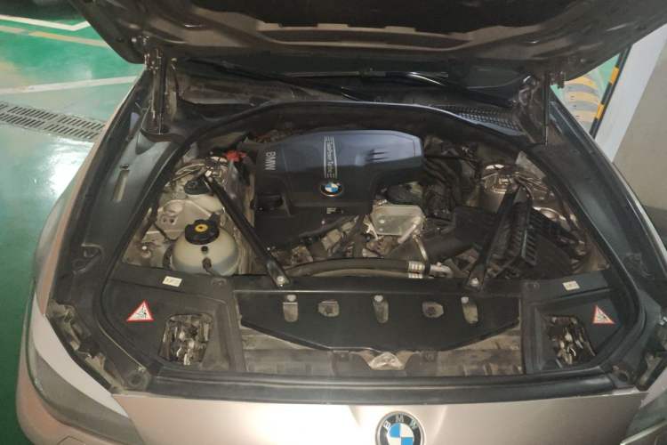 Used BMW 5 Series 2013 525Li Luxury Model Engine Bay