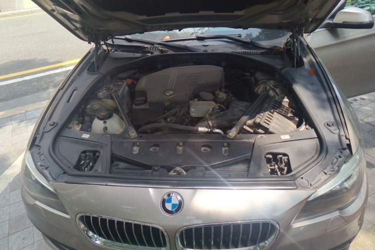Used BMW 5 Series 2013 520Li Elegant Edition Engine Bay