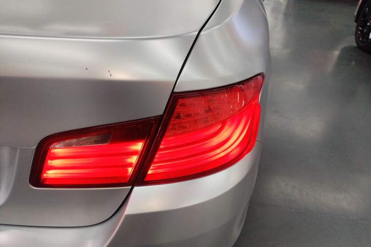Used BMW 5 Series 2013 525Li Luxury Model Exterior 3