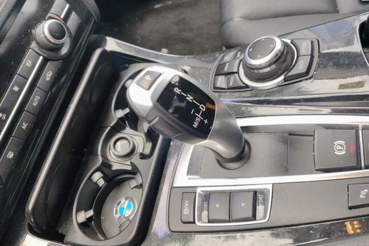 Used BMW 5 Series 2013 520i Elegant Edition Gear Lever