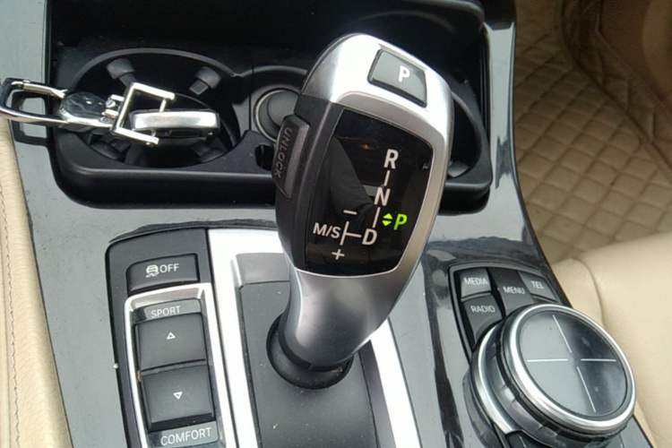 Used BMW 5 Series 2013 525Li Luxury Model Gear Lever