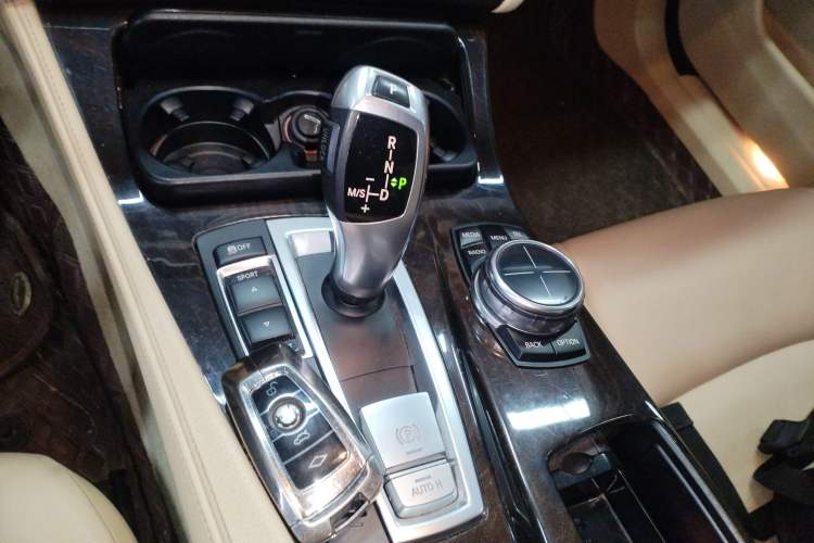Used BMW 5 Series 2013 525Li Luxury Model Gear Lever
