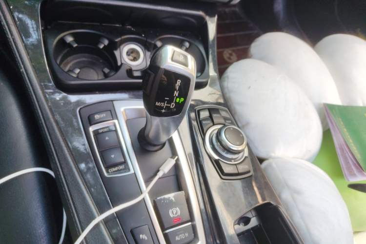 Used BMW 5 Series 2013 520i Elegant Edition Gear Lever
