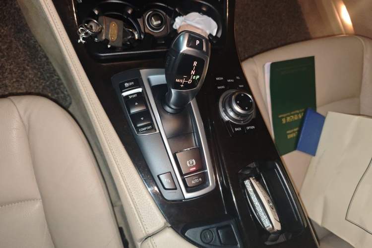 Used BMW 5 Series 2013 525Li Luxury Model Gear Lever