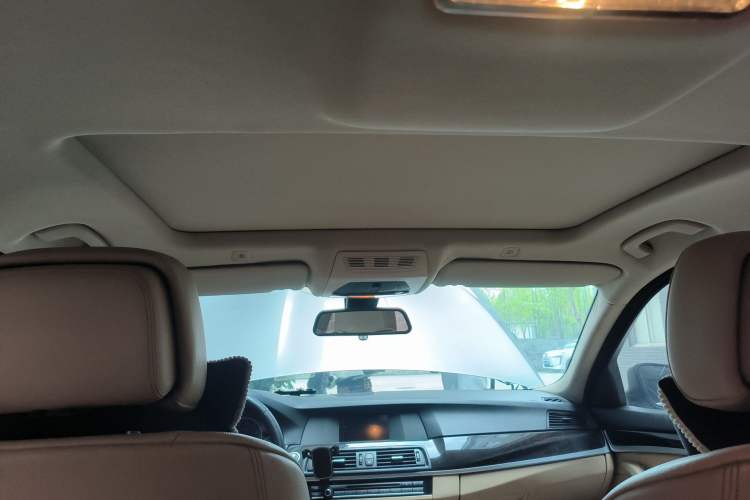 Used BMW 5 Series 2013 525Li Leading Model Headliner