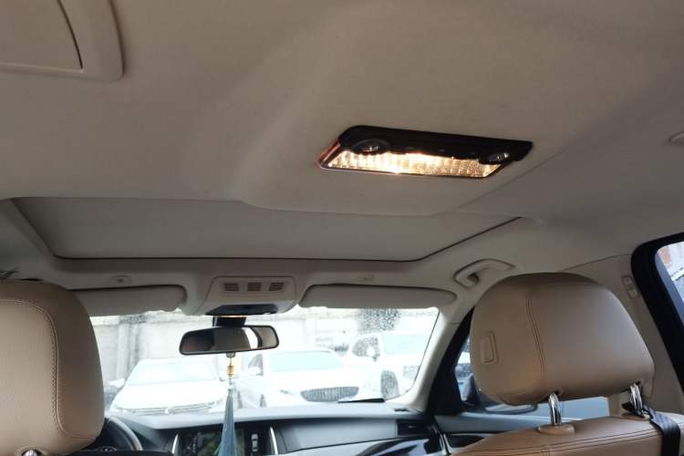 Used BMW 5 Series 2013 525Li Leading Model Headliner