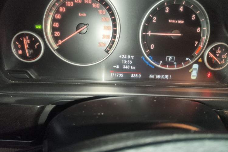 Used BMW 5 Series 2013 525Li Luxury Model Odometer Close Up