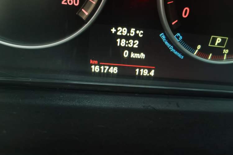 Used BMW 5 Series 2013 525Li Leading Model Odometer Close Up