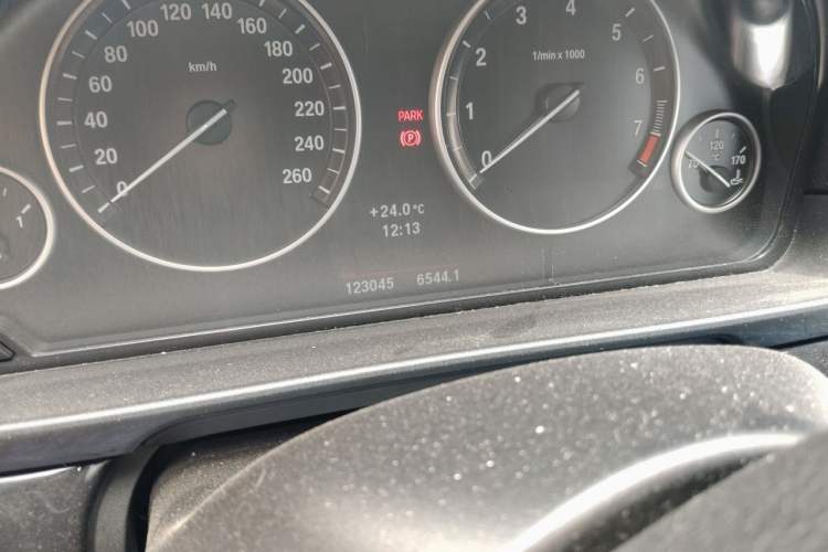Used BMW 5 Series 2013 520i Elegant Edition Odometer Close Up