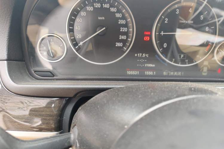 Used BMW 5 Series 2013 530Li Leading Model Odometer Close Up