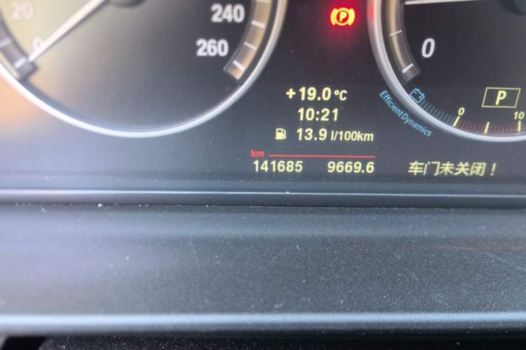 Used BMW 5 Series 2013 530Li Leading Model Odometer Close Up