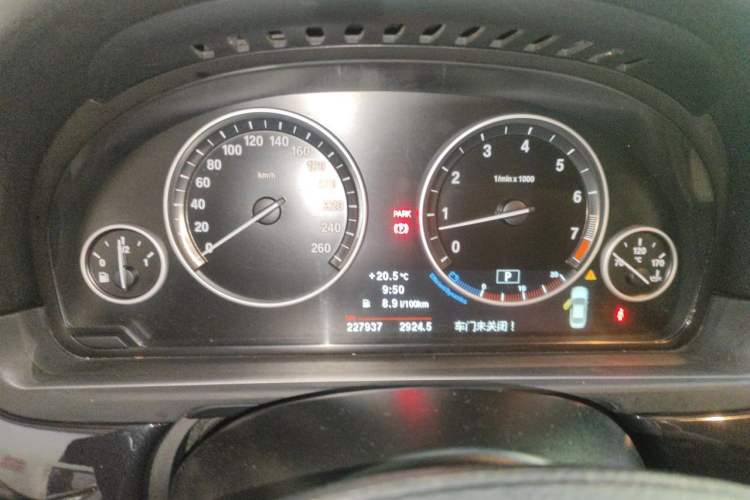 Used BMW 5 Series 2013 520Li Elegant Edition Odometer Close Up
