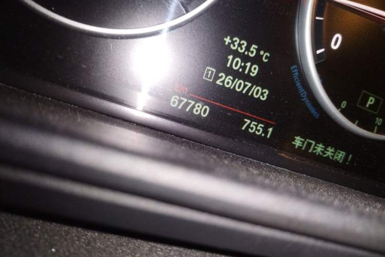 Used BMW 5 Series 2013 525Li Leading Model Odometer Close Up