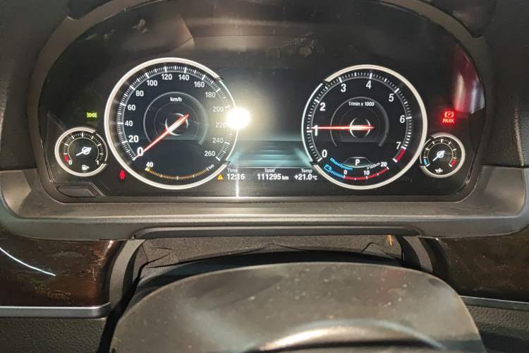 Used BMW 5 Series 2013 530Li Leading Model Odometer Close Up