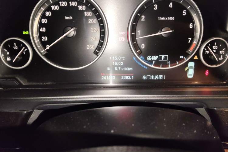 Used BMW 5 Series 2013 525Li Luxury Model Odometer Close Up