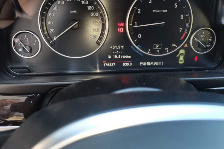 Used BMW 5 Series 2013 525Li Luxury Model Odometer Close Up