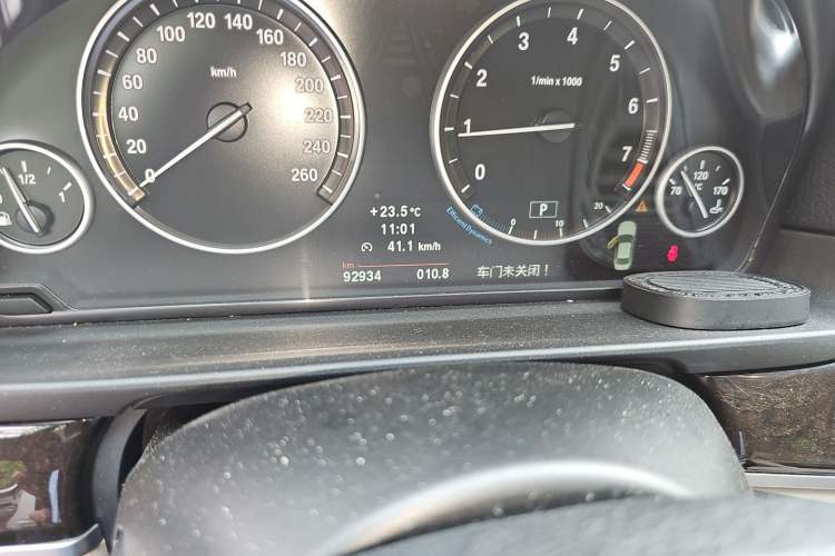 Used BMW 5 Series 2013 525Li Luxury Model Odometer Close Up