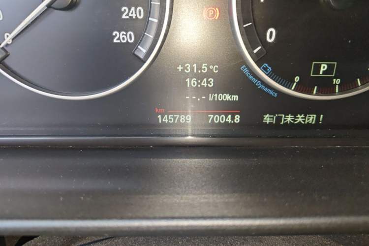 Used BMW 5 Series 2013 530Li Leading Model Odometer Close Up