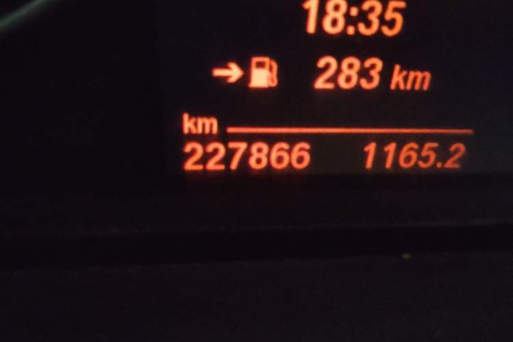 Used BMW 5 Series 2013 520Li Elegant Edition Odometer Close Up