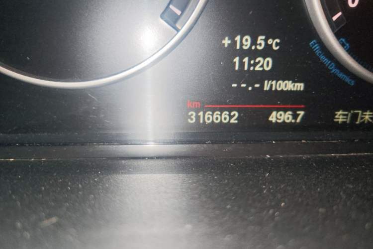 Used BMW 5 Series 2013 525Li Luxury Model Odometer Close Up