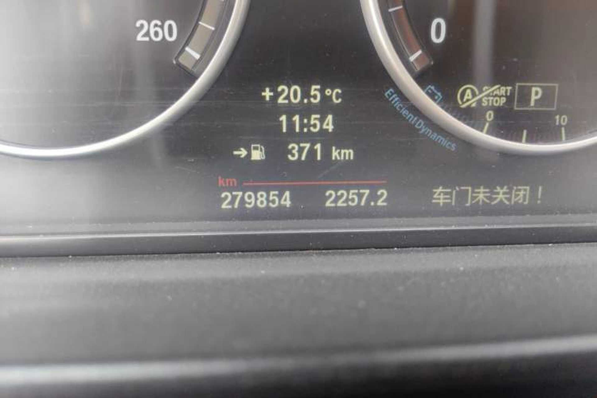 Used BMW 5 Series 2013 525Li Leading Model Odometer Close Up