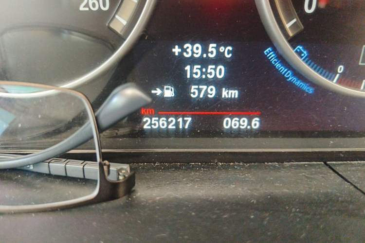 Used BMW 5 Series 2013 530Li Leading Model Odometer Close Up