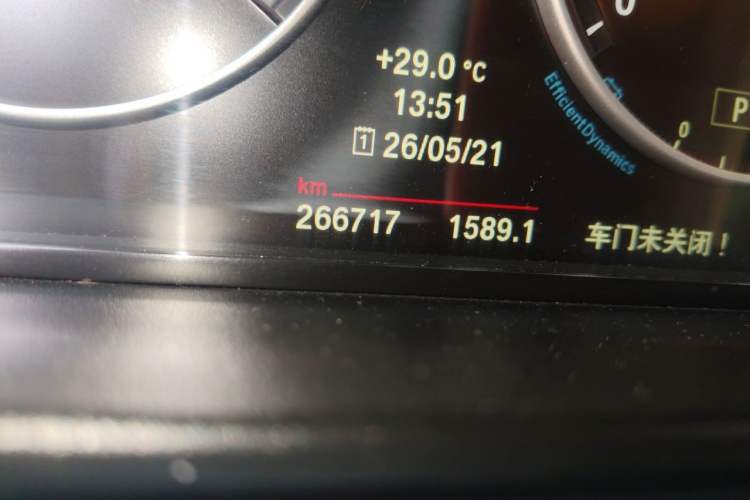 Used BMW 5 Series 2013 525Li Luxury Model Odometer Close Up