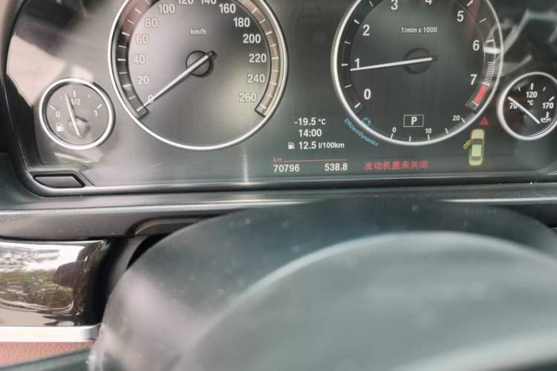 Used BMW 5 Series 2013 525Li Leading Model Odometer Close Up