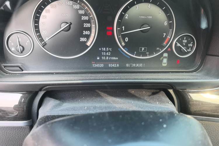 Used BMW 5 Series 2013 530Li Luxury Model Odometer Close Up