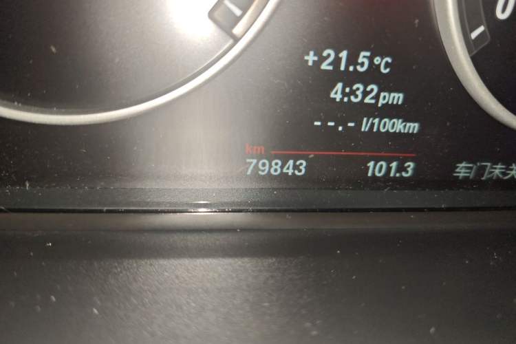Used BMW 5 Series 2013 525Li Luxury Model Odometer Close Up