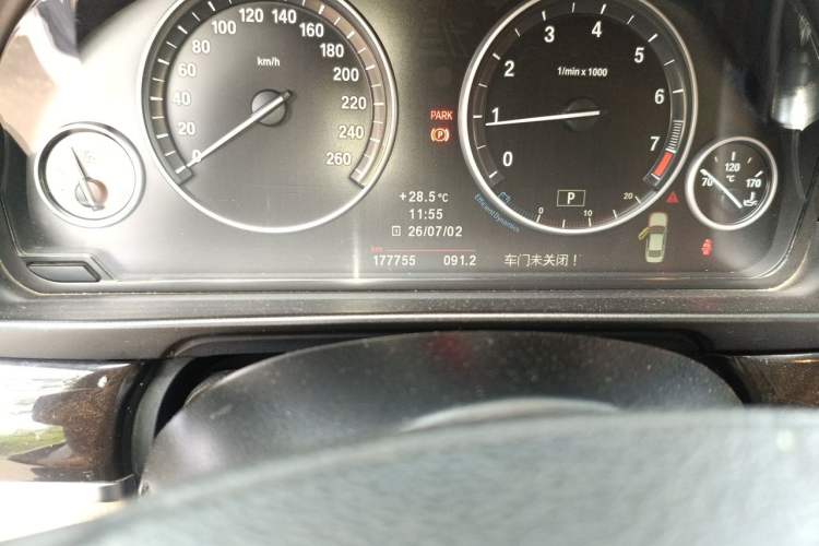 Used BMW 5 Series 2013 525Li Luxury Model Odometer Close Up