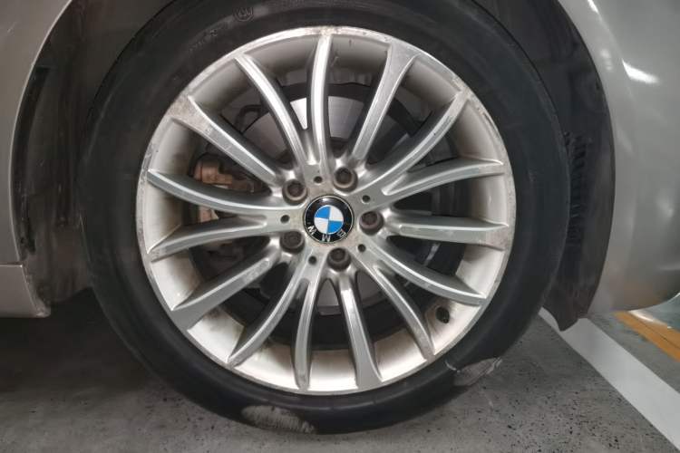 Used BMW 5 Series 2013 525Li Luxury Model Right Front Wheel Hub