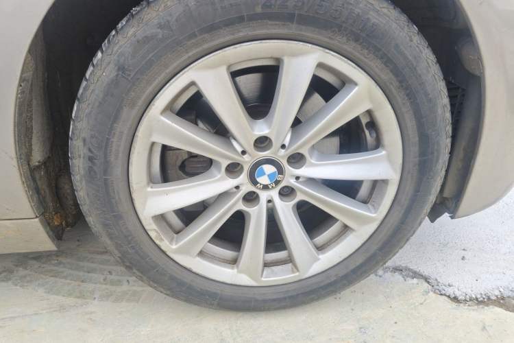 Used BMW 5 Series 2013 525Li Luxury Model Right Front Wheel Hub
