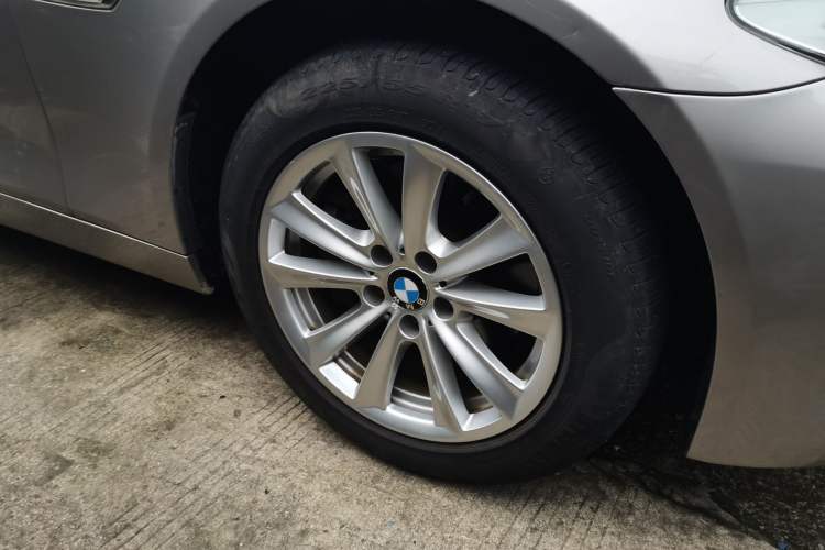 Used BMW 5 Series 2013 525Li Leading Model Right Front Wheel Hub