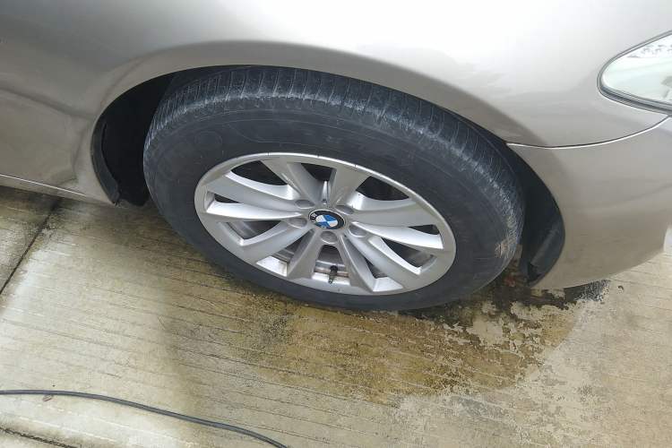 Used BMW 5 Series 2013 525Li Luxury Model Right Front Wheel Hub