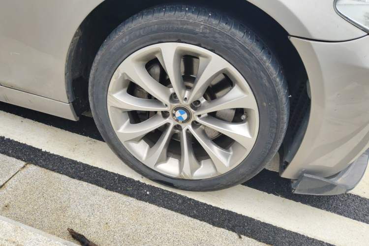 Used BMW 5 Series 2013 530Li Leading Model Right Front Wheel Hub
