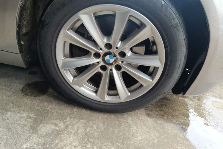 Used BMW 5 Series 2013 520Li Elegant Edition Right Front Wheel Hub
