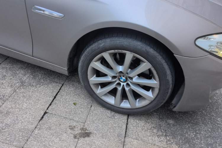 Used BMW 5 Series 2013 530Li Leading Model Right Front Wheel Hub