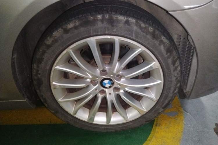 Used BMW 5 Series 2013 525Li Leading Model Right Front Wheel Hub