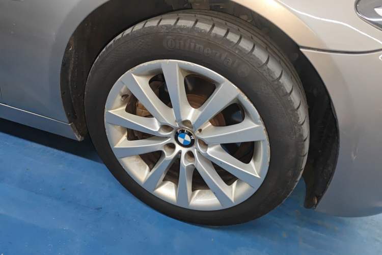 Used BMW 5 Series 2013 530Li Leading Model Right Front Wheel Hub